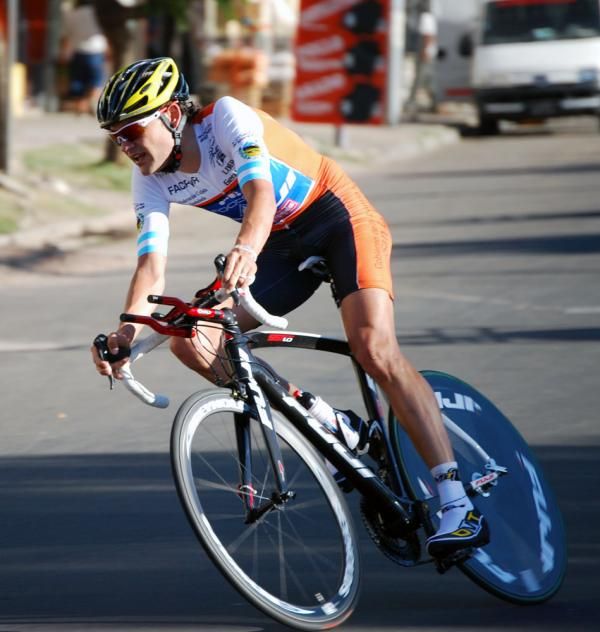 Former leader Rafael Valls (Footon-Servetto-Fuji) sacrificed 1:42 to Nibali in the time trial