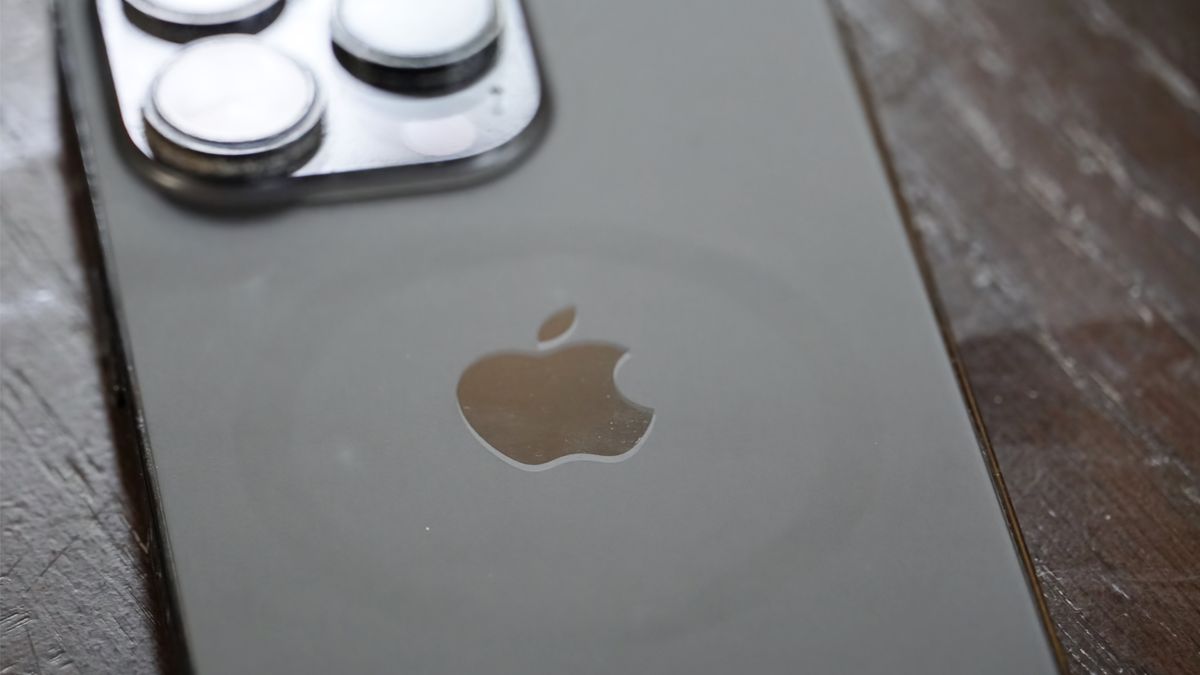 The dirty MagSafe ring on my dad's iPhone 14 Pro before using the Otterbox Mobile Device Care Kit.