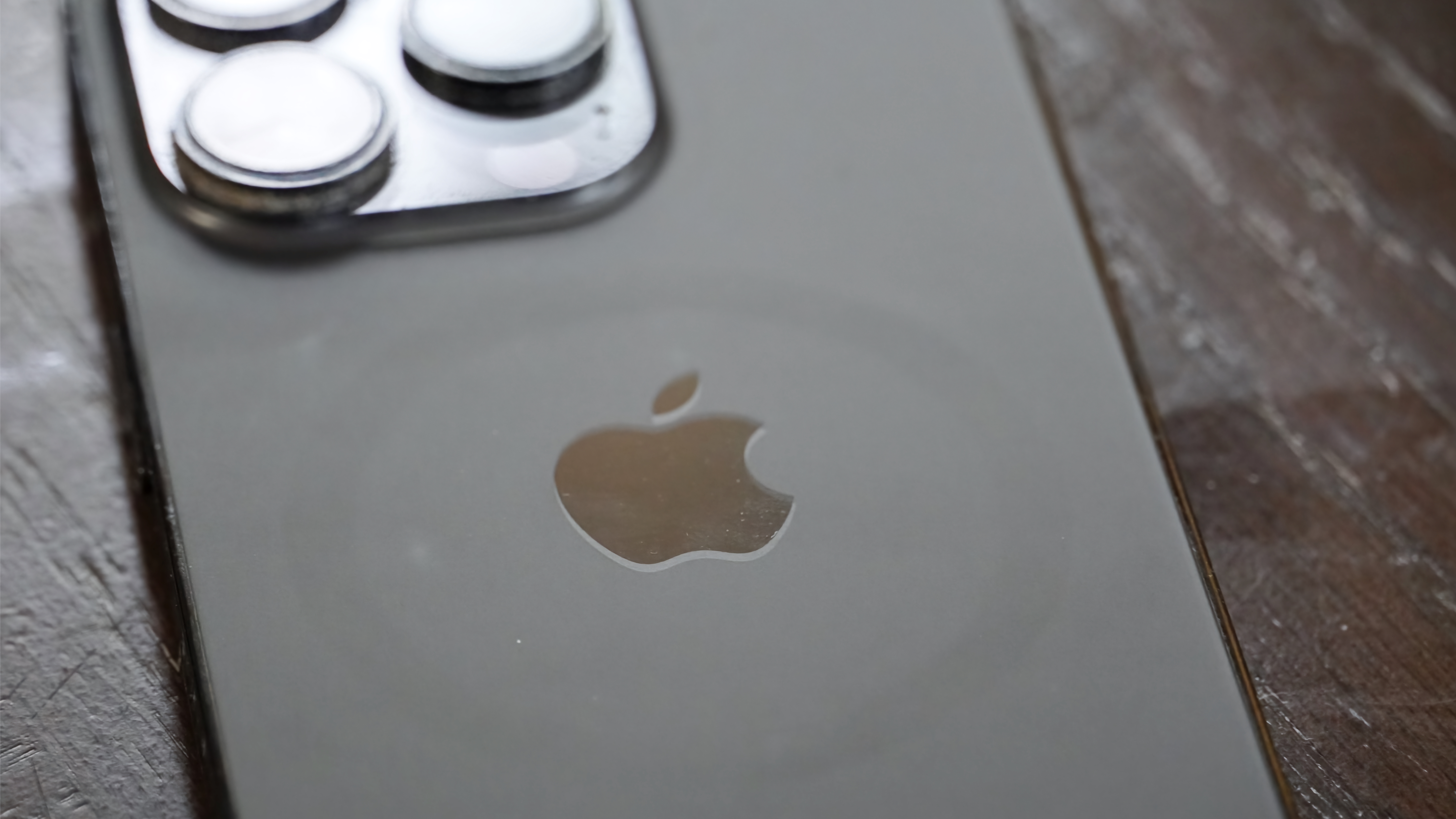 The dirty MagSafe ring on my dad's iPhone 14 Pro before using the Otterbox Mobile Device Care Kit.