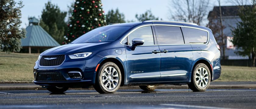 2024 Chrysler Pacifica Hybrid Pinnacle review.