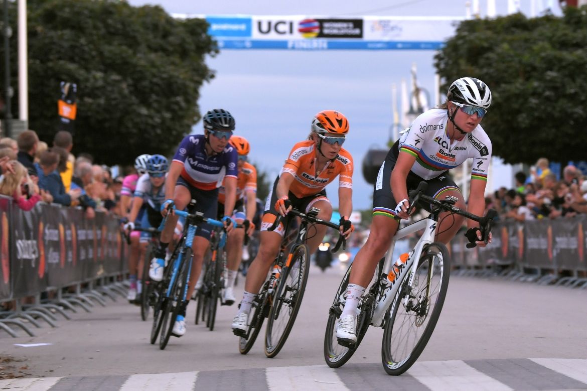 Chantal Blaak (Boels Dolmans) leads