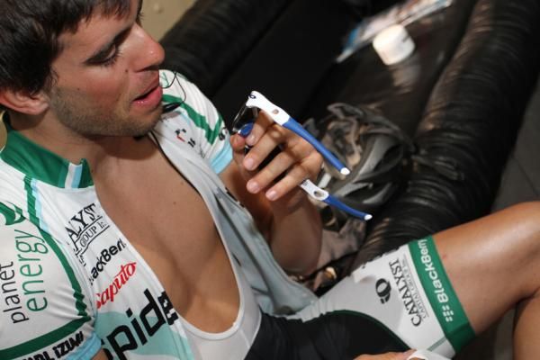 Eric Boily (no relation to teammate David) gives the Oakleys a shine before the start. He would later shine in the first of three finishing circuits in Modesto.