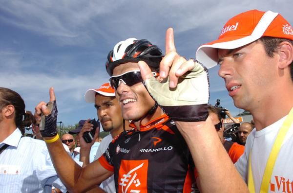 Luis Le&oacute;n S&aacute;nchez (Caisse d'Epargne) celebrates his win.