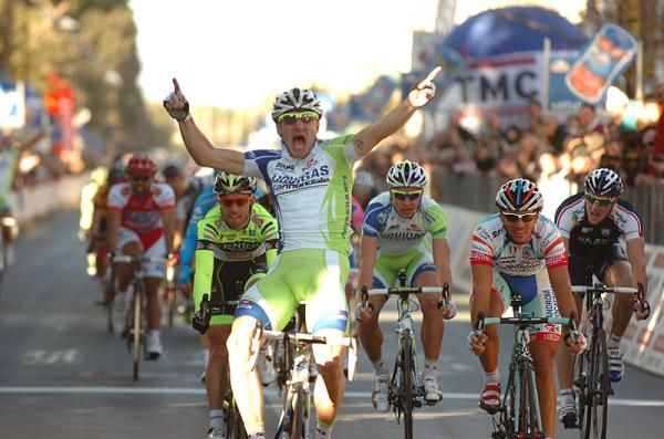 Elia Viviani (Liquigas-Cannondale) out-sprinted Roberto Ferrari and Elia Favilli to win