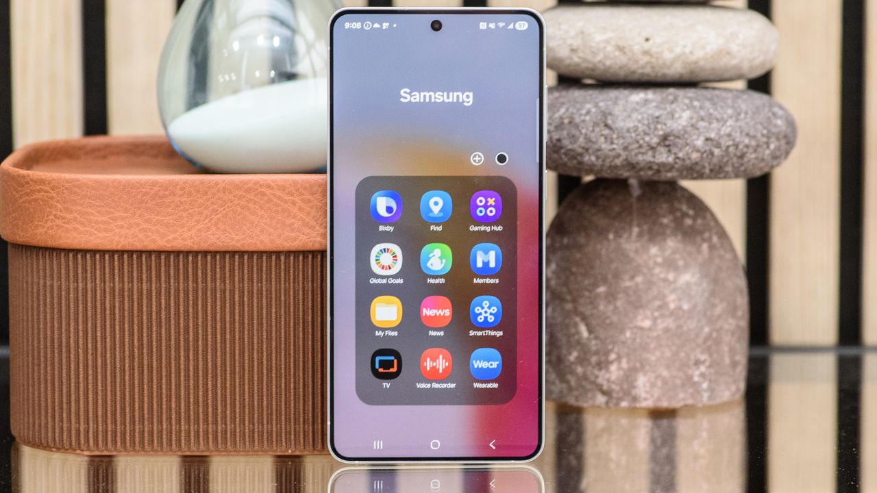 Samsung Galaxy S25 Edge in black, blue, and silver
