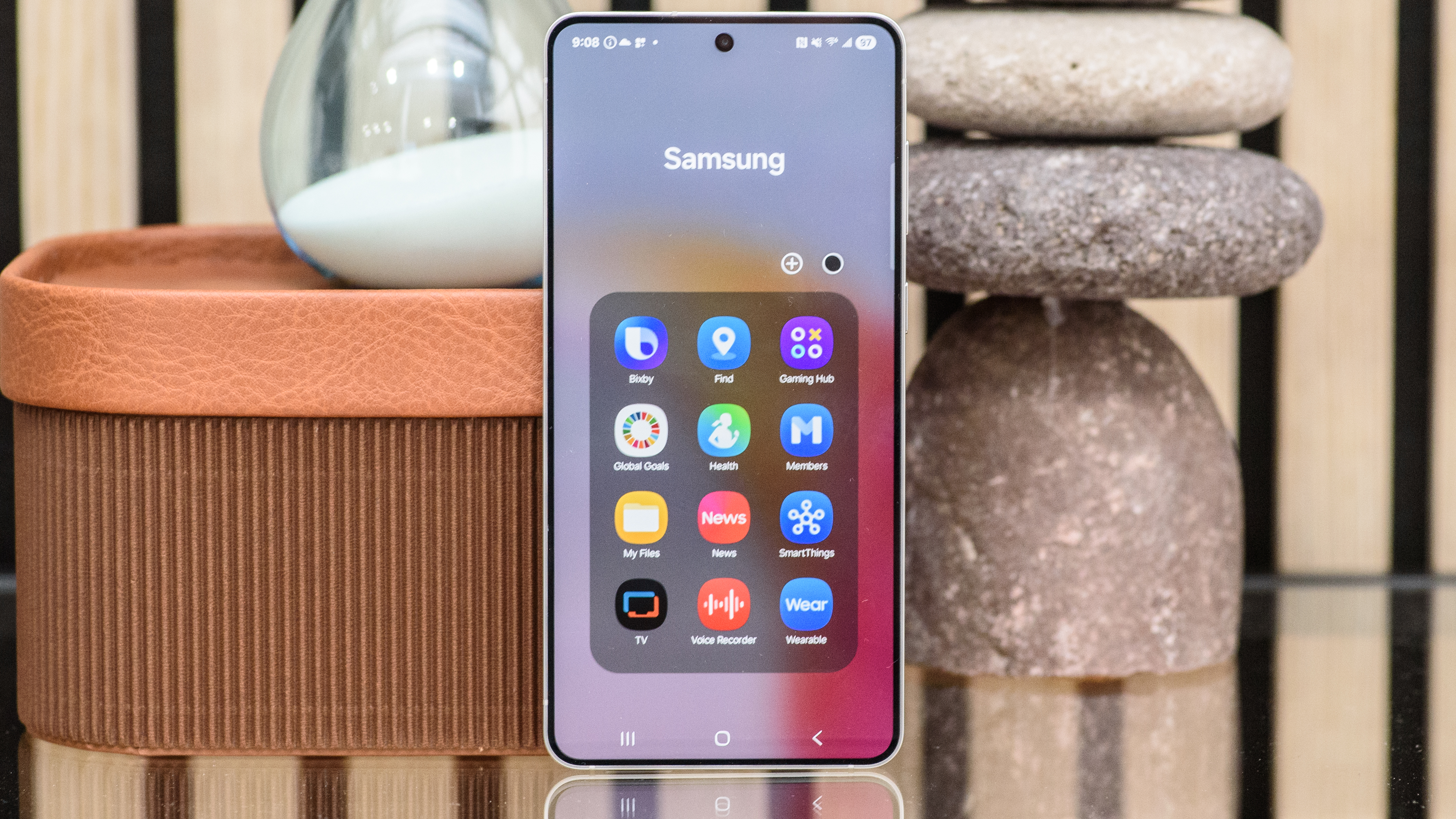 Samsung Galaxy S25 Edge in black, blue, and silver