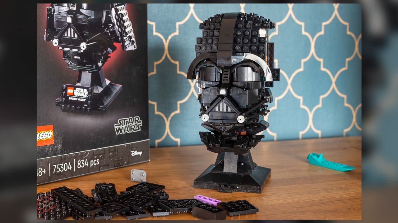 Lego Star Wars Darth Vader Helmet 75304_Build in progress 4_Mike Harris
