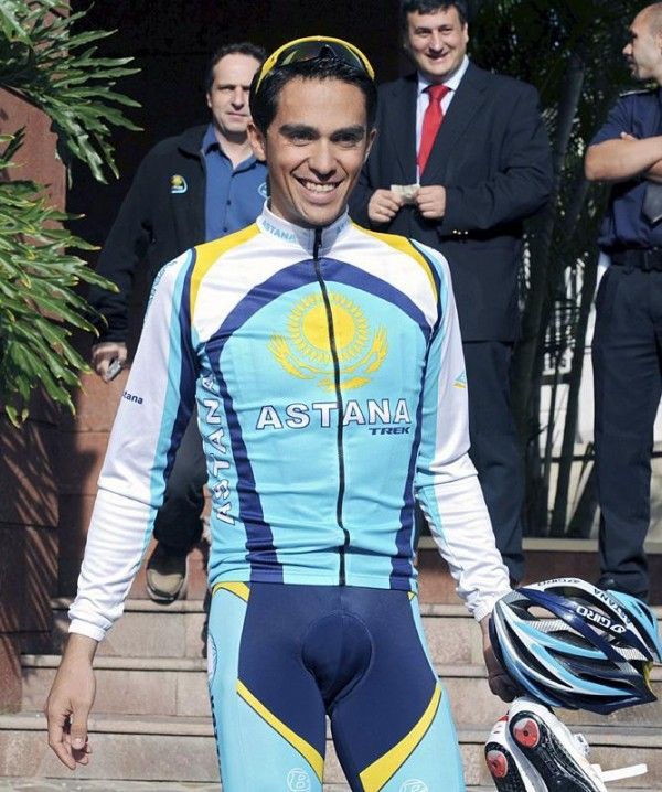 Alberto Contador remains with Astana