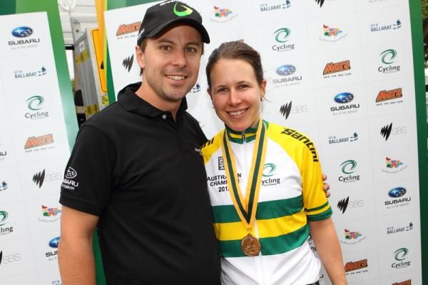 Dave McPartland (Directeur Sportif) and Amanda Spratt after the podium ceremony