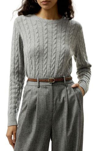 Classic Cable Knit Sweater With Ribbed Edges