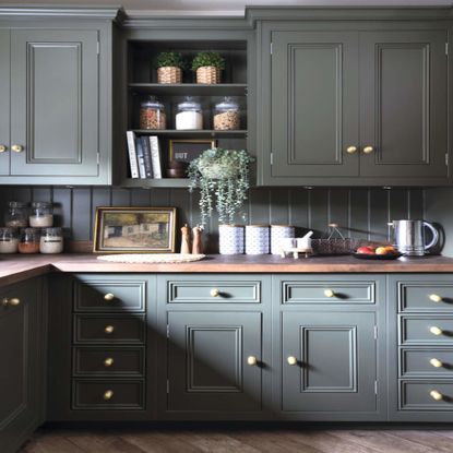 Open Shelves vs Wall Cabinets - which is best for a kitchen | Ideal Home