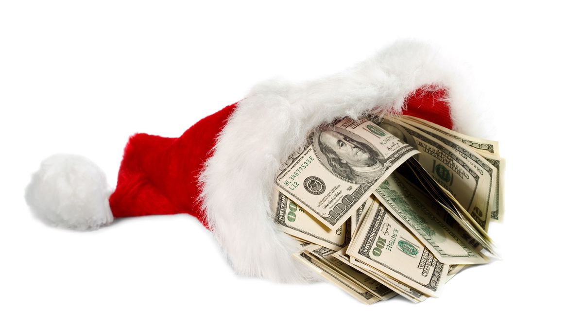 Effective Seasonal Side Hustles: 6 Ways to Boost Your Income During the Holidays