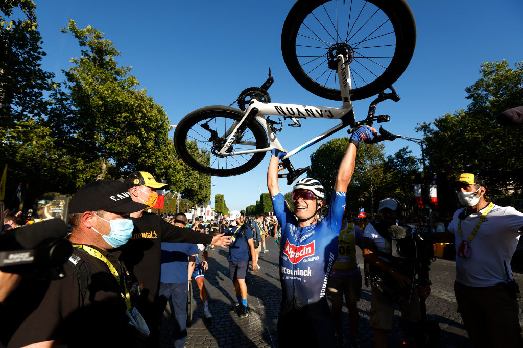 PARIS FRANCE JULY 24 Jasper Philipsen of Belgium and Team AlpecinFenix celebrates winning during the 109th Tour de France 2022 Stage 21 a 1156km stage from Paris La Dfense to Paris Champslyses TDF2022 WorldTour on July 24 2022 in Paris France Photo by Gonzalo Fuentes PoolGetty Images