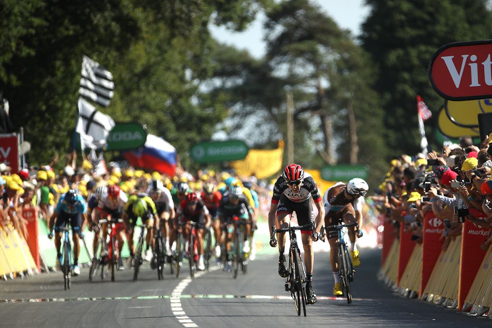 Dan Martin attacks on his way to winning stage 6 at the Tour de France