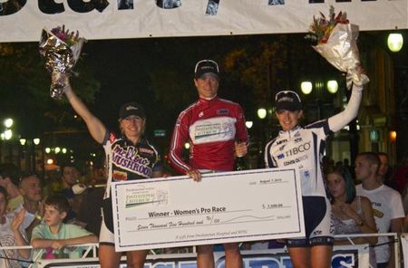 Laura Van Gilder (Mellow Mushroom), Theresa Cliff-Ryan (Colavita-Baci) and Jo Kiesanowski (TIBCO) on the podium in Charlotte.