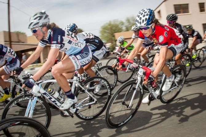 Mara Abbott (Exergy) stayed safe in the field to hold onto the leaders jersey.