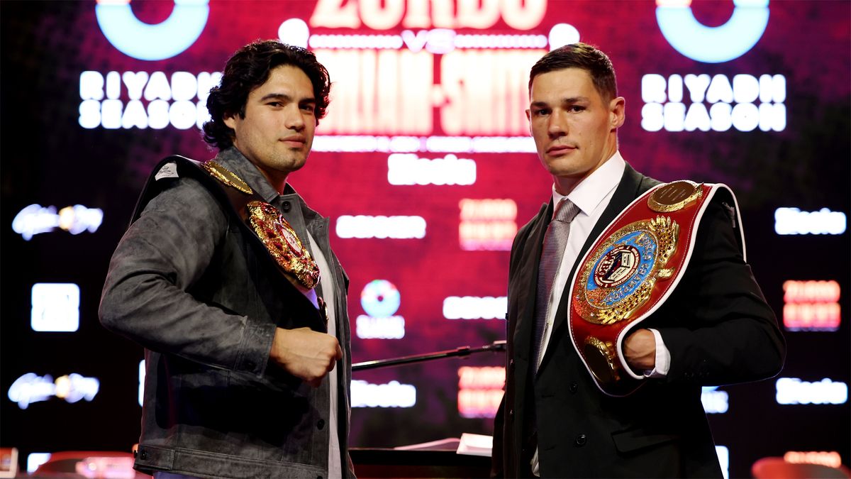 Gilberto Ramírez and Chris Billam-Smith pose with their belts ahead of their November 2024 fight.