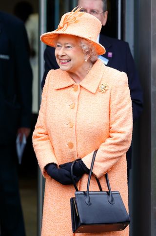 Queen Elizabeth and her handbag