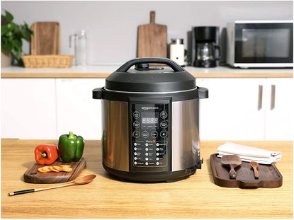 Slow cooker deals - AmazonBasics Slow cooker in kitchen on work surface