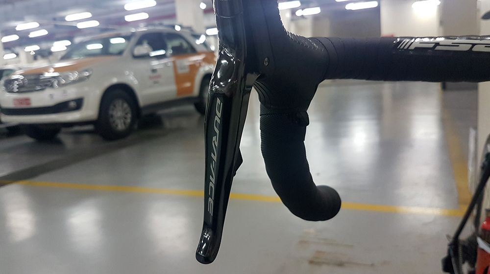 Vincenzo Nibali opts to run satellite sprint shifters on the handlebar drops