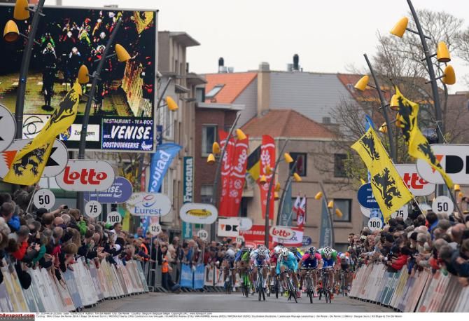The sprint for the line on stage 3a of de Panne