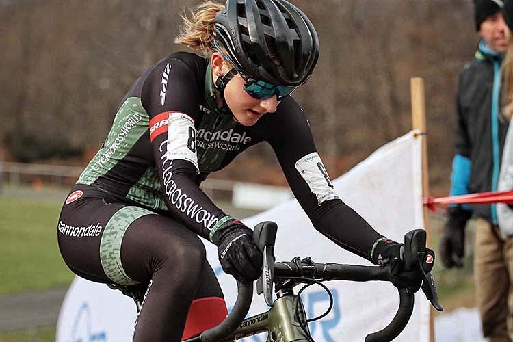 Seventeen-year-old junior rider Lizzy Gunsalus (Cannondale p/b Cyclocrossworld) managed to keep pace with the pros