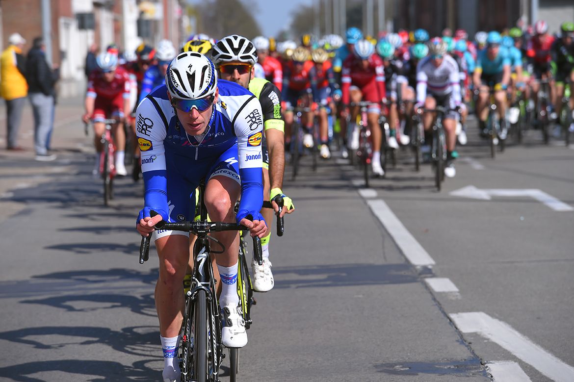Tim Declercq (Quick-Step Floors) leads the chase