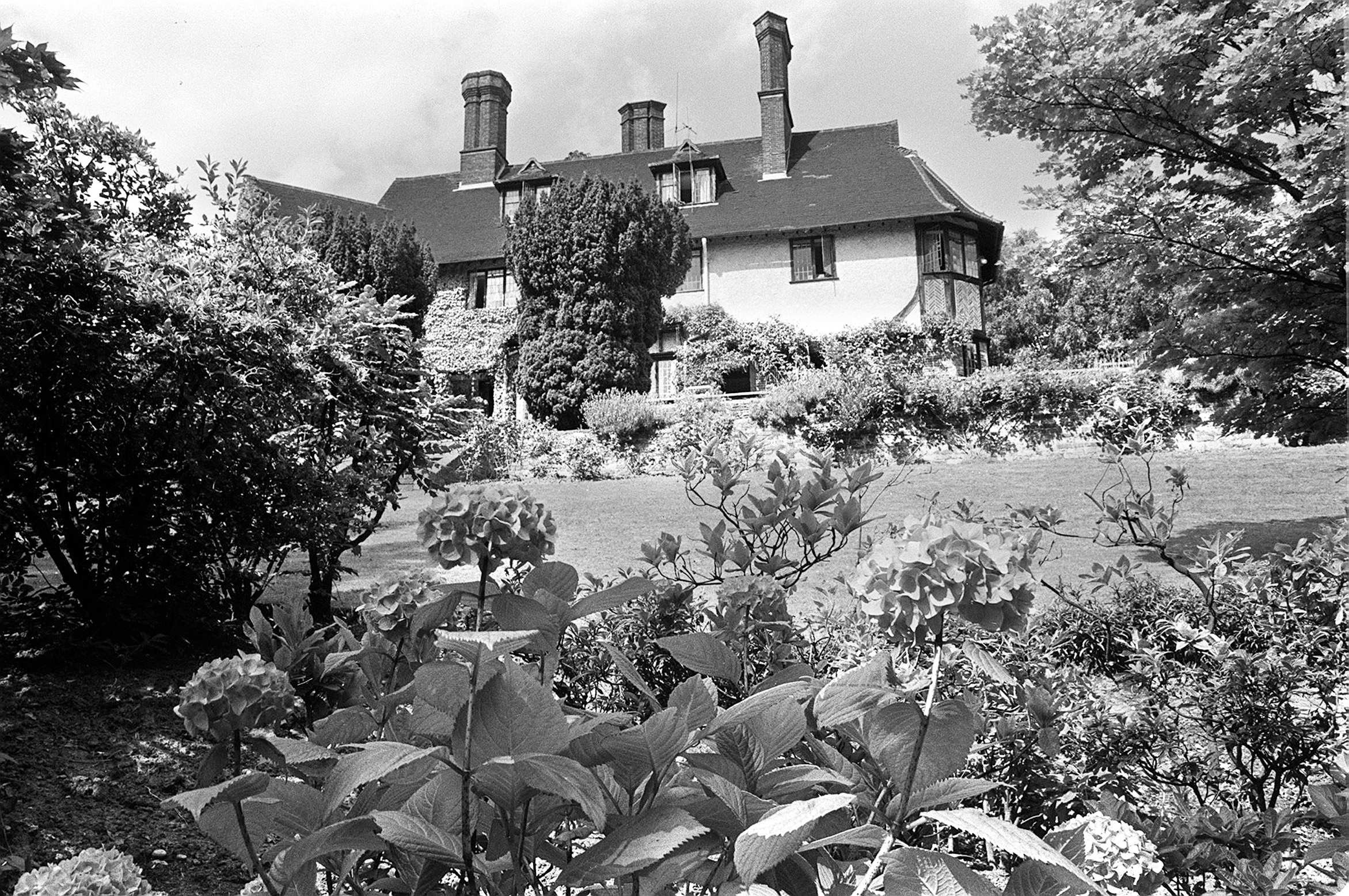 John Lennon&#039;s house, Kenwood, St. George&#039;s Hill, Weybridge, 13 July 1964