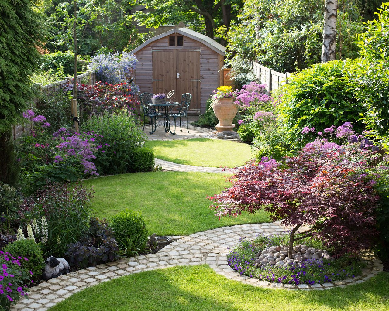 Learn the dos and don'ts of designing a path for your space | Gardeningetc