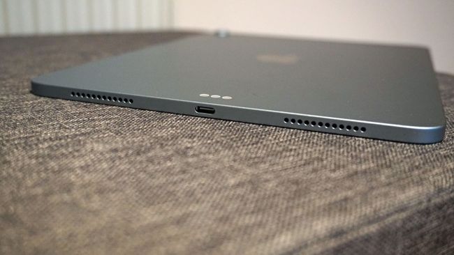 does iphone 14 plus have usb c