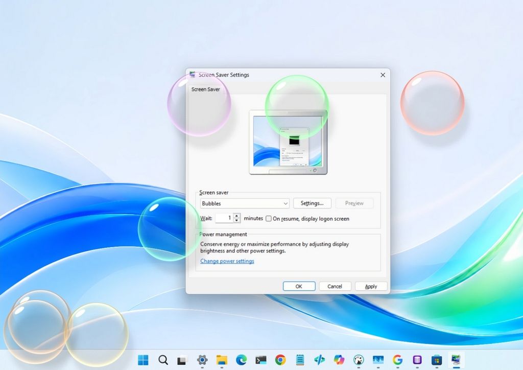 Windows 11 desktop testing Bubbles screen saver.