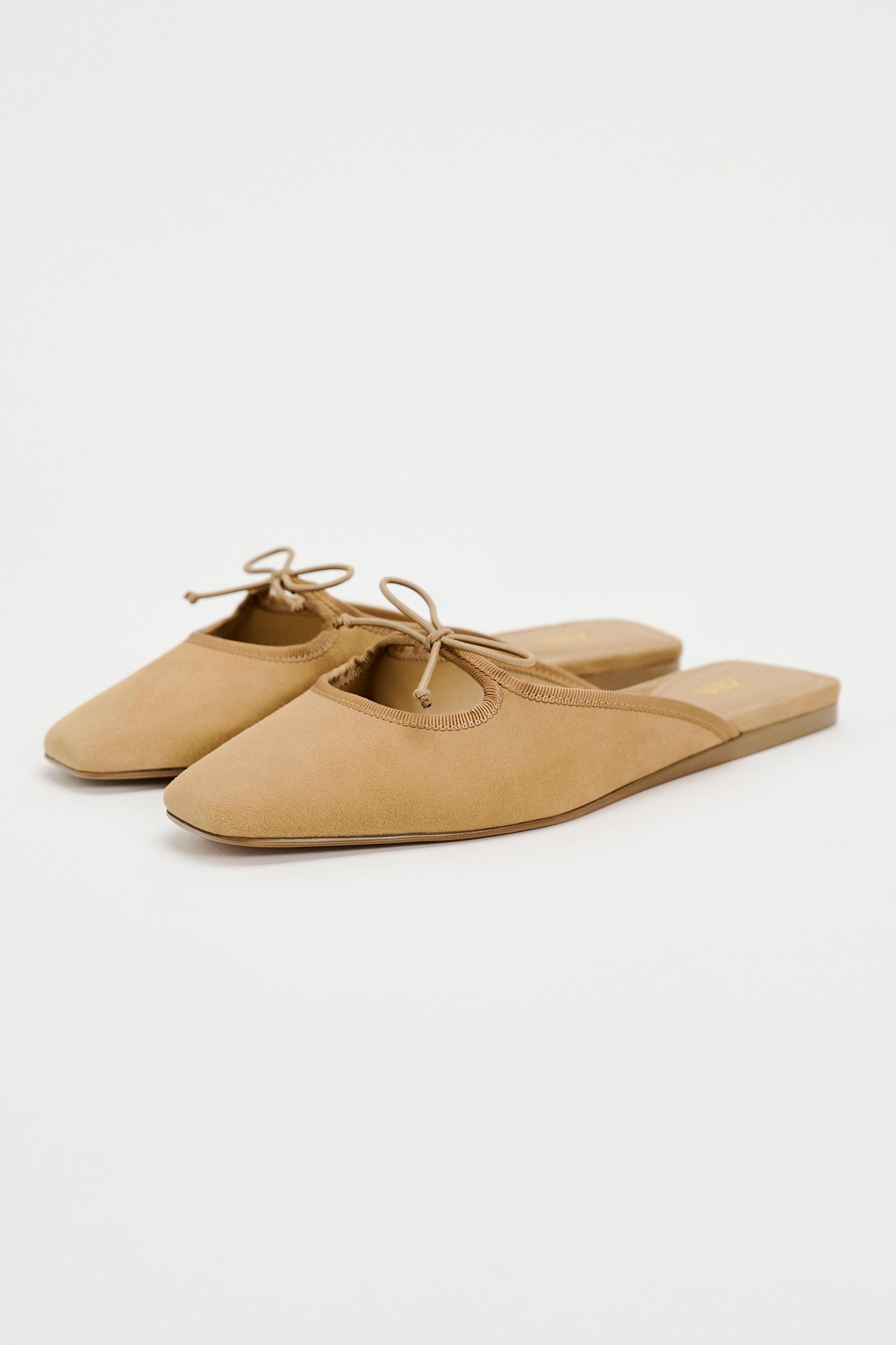 LEATHER MULES WITH BOW