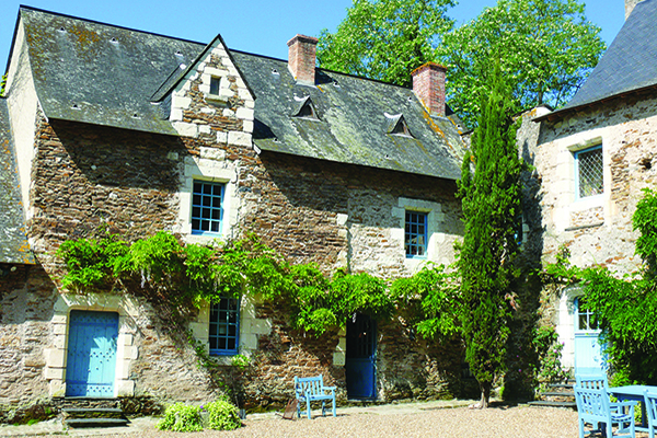 Courtyard-buildings-of-the-former-Cistercian-monastery-adjacent-to-the-main-parcel-of-Clos-de-la-Coulee-de-Serrant-planted-in-1130.jpg