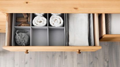 Marie Kondo tidying up: drawers neatly divided