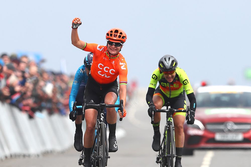 Soraya Paladin (Ale Cipollini) sprints in behind Marianne Vos (CCC-Liv)