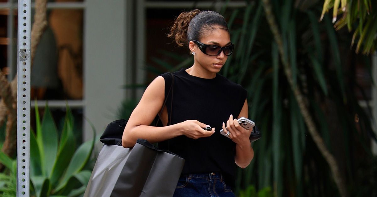 Hold the Black Flip-Flops—Wearing This Shoe Color With Dark-Wash Jeans Will Get You More Compliments