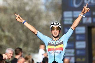 European Cyclocross Championships: Jente Michels defends under-23 men's title