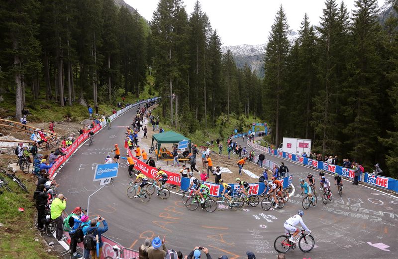 The grupetto making its way up the final corners of the Madonna di Campiglio