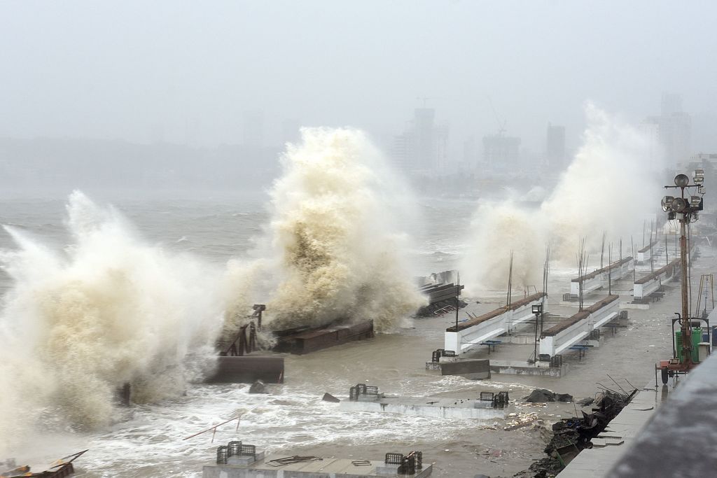 A huge wave caused by Cyclone Tauktae.