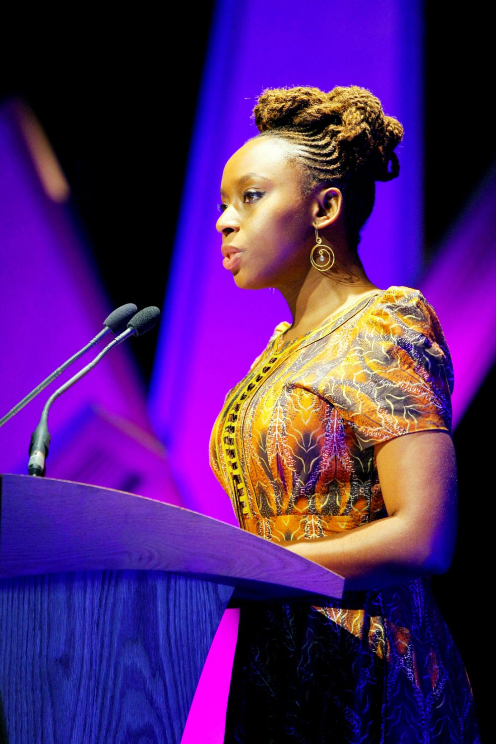 Le discours de Chimamanda Ngozi Adichie sur « Être aimé » pourrait changer toute votre vie