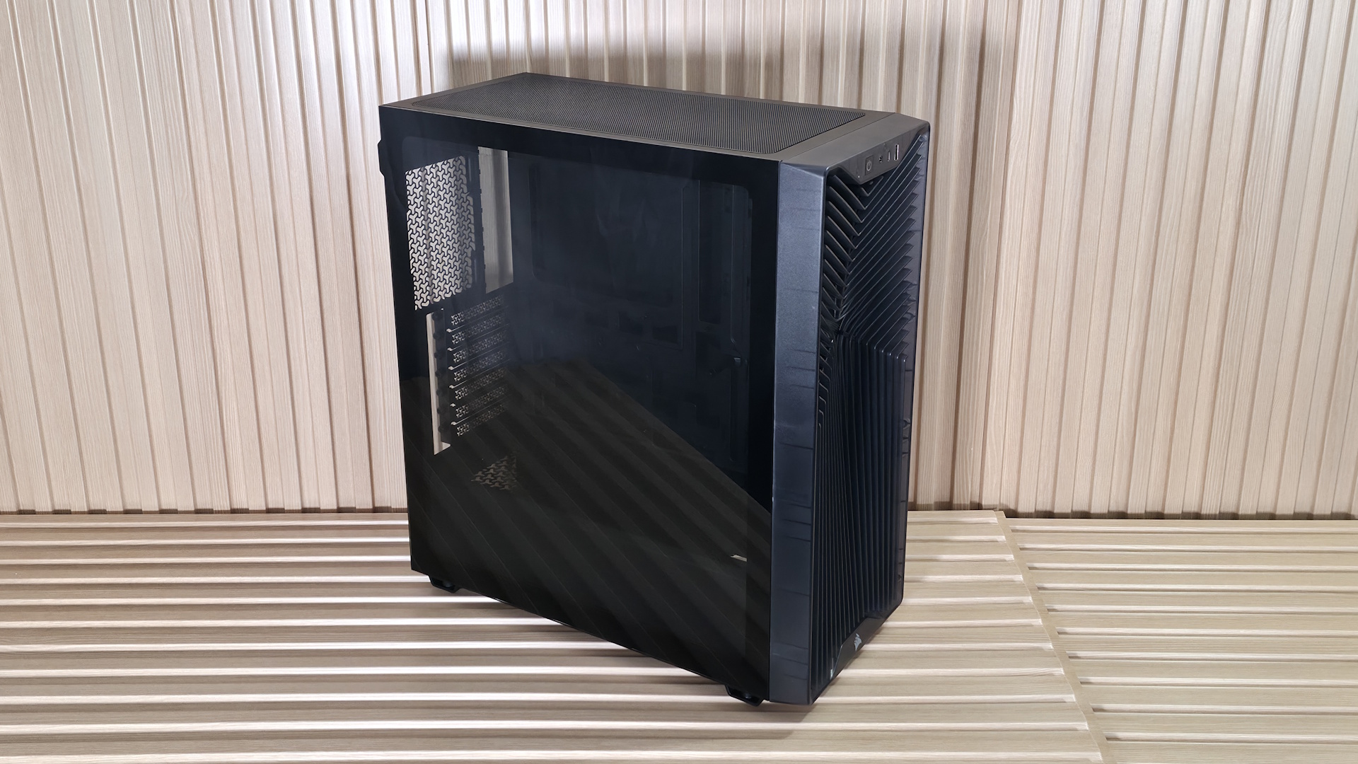 Corsair 3200D RS - Outside