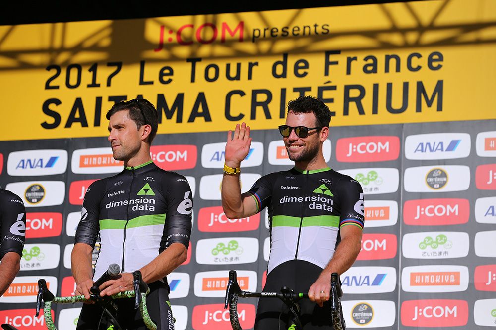 Mark Cavendish and his Dimension Data teammates