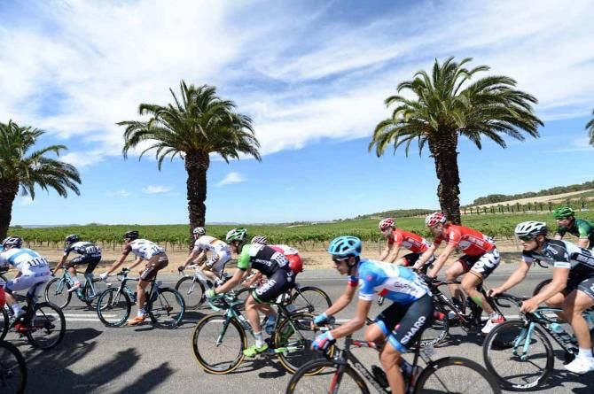The bunch faced soaring temperatures on the opening stage of the Tour Down Under.