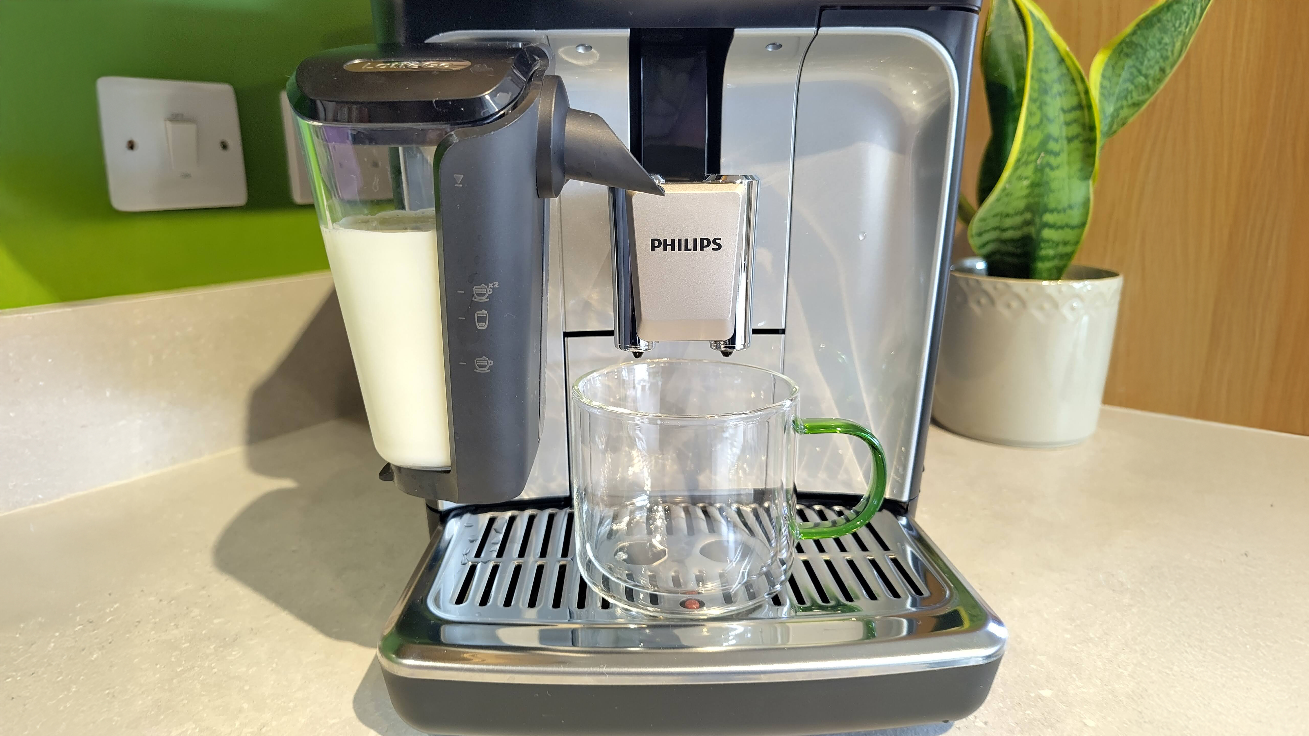 Philips LatteGo 5500 Series with glass mug