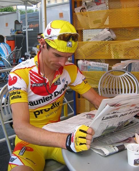 David Millar reading French paper