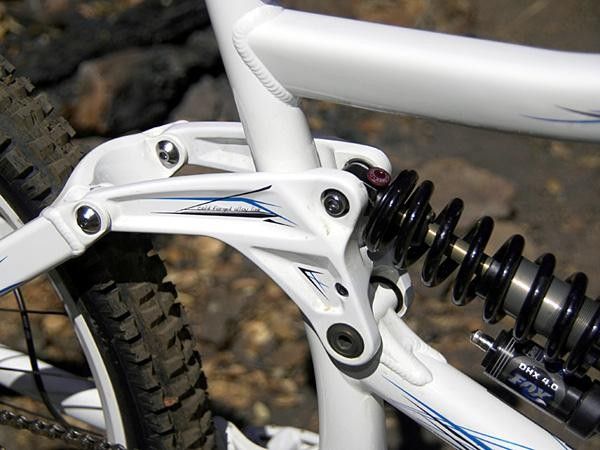 Cartridge bearing pivots keep things running smoothly.