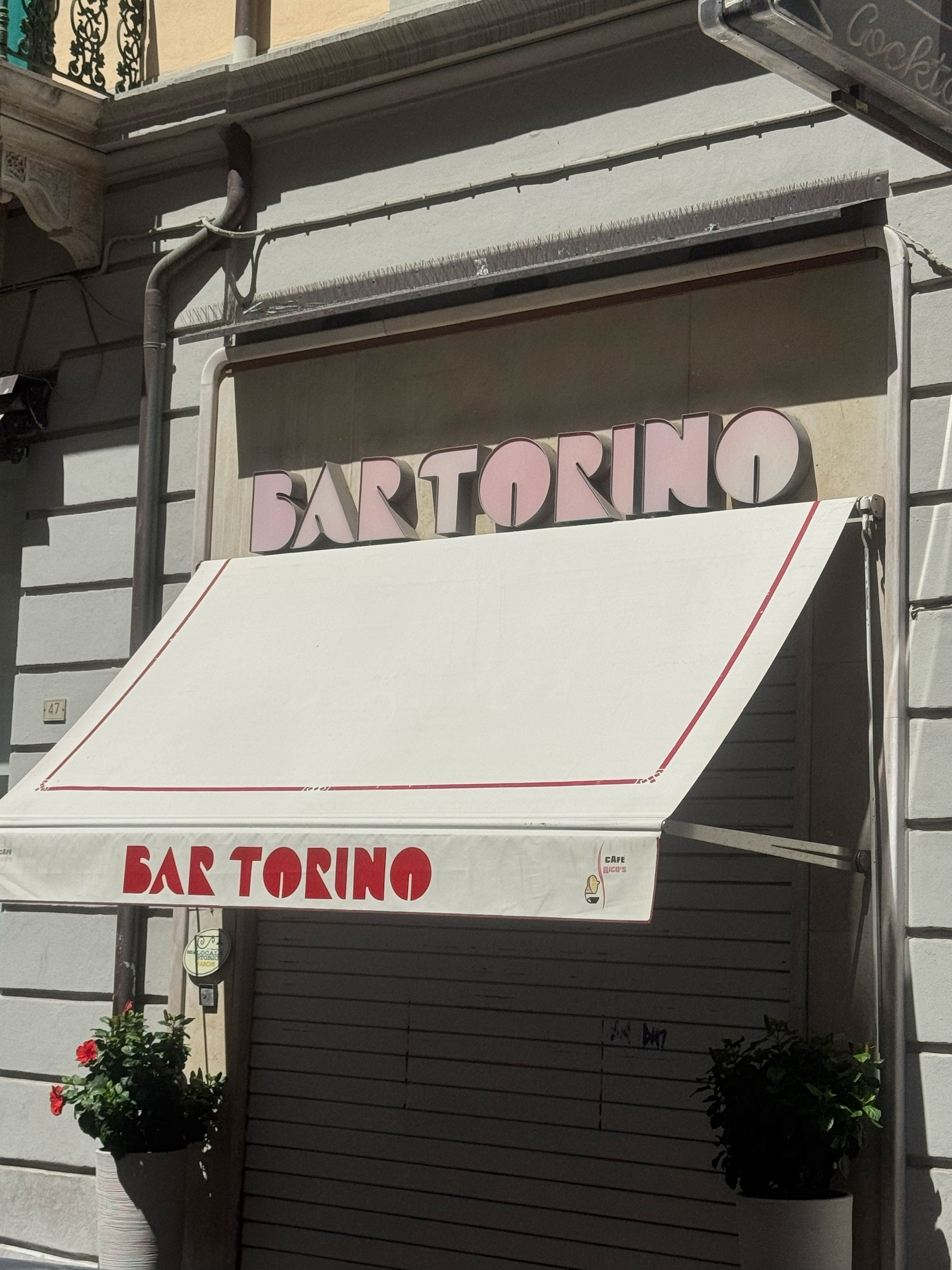 Typographic tourism pictures by Yorgo Tloupas