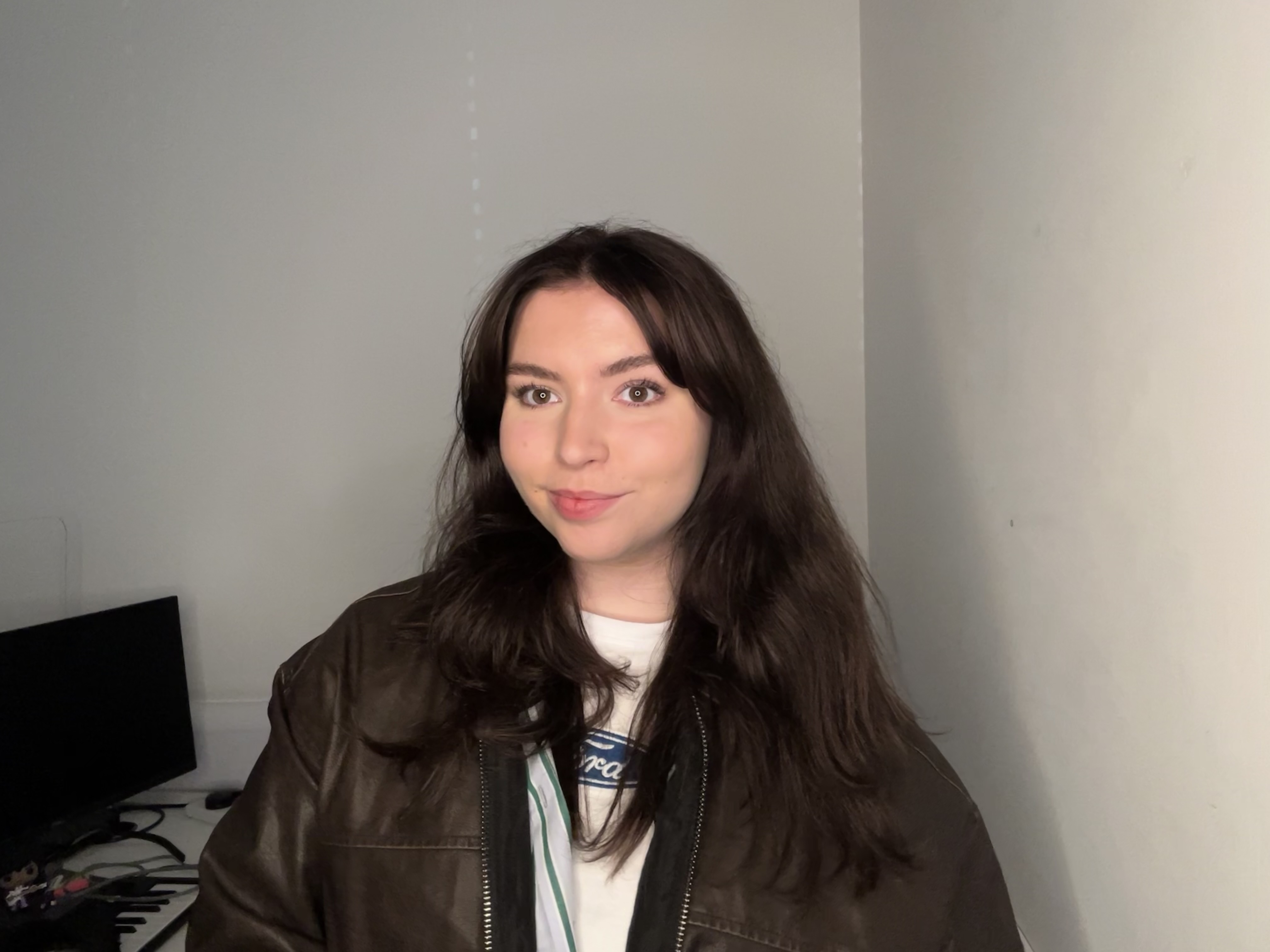 Selfies taken using the Neewer RP19H 19-inch ring light
