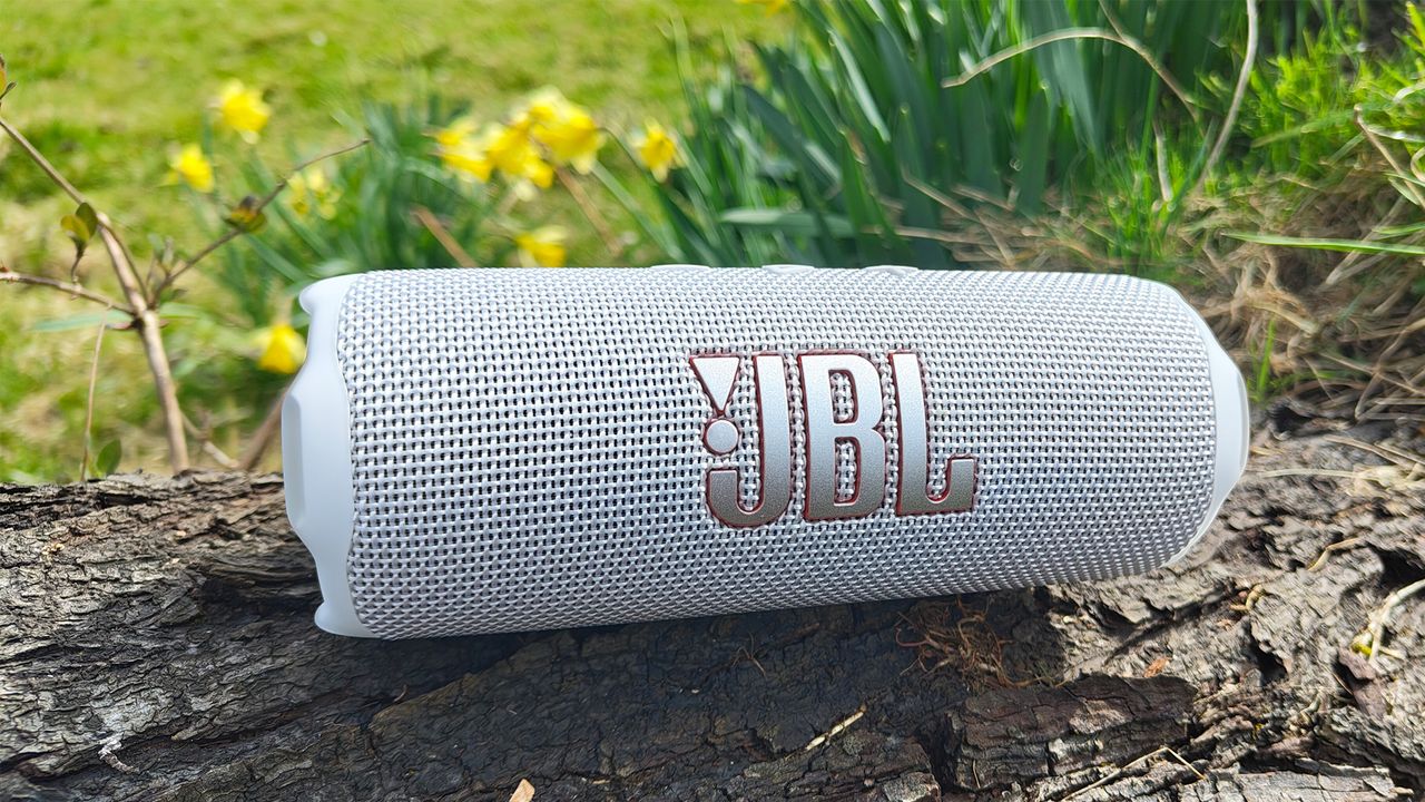 JBL Flip 7 in white on a log