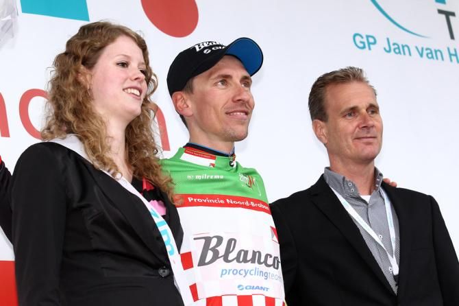 Robert Wagner (Blanco) leads the points classification